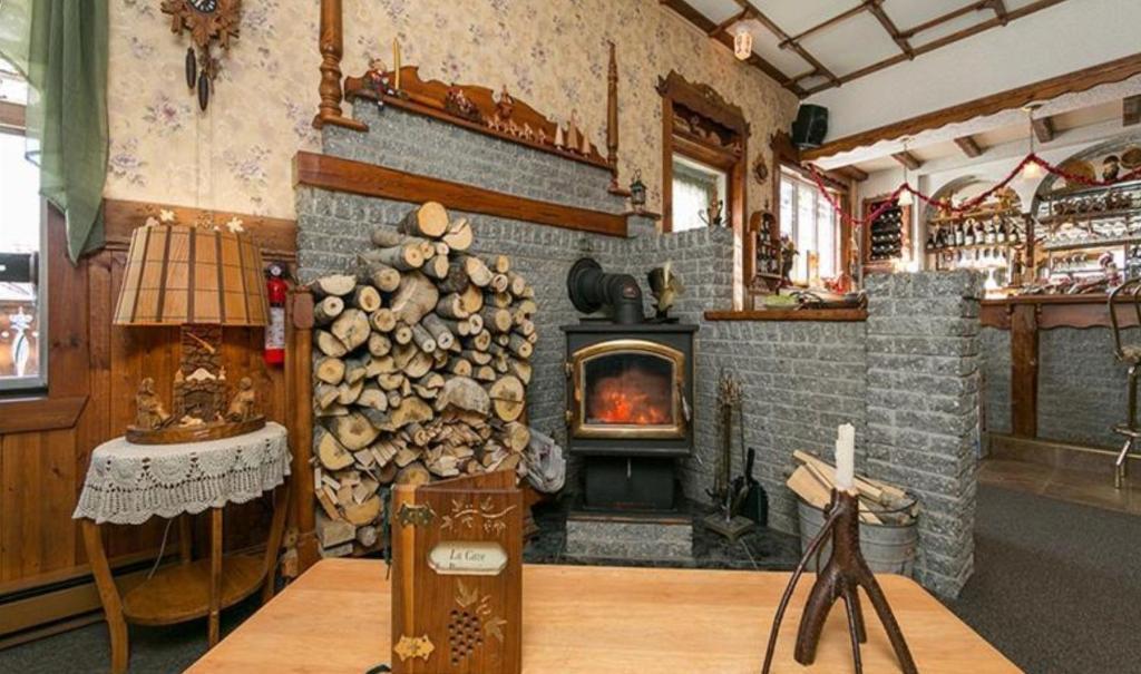 Auberge La Cote D'Or Петит-Ривьер-Сен-Франсуа Экстерьер фото