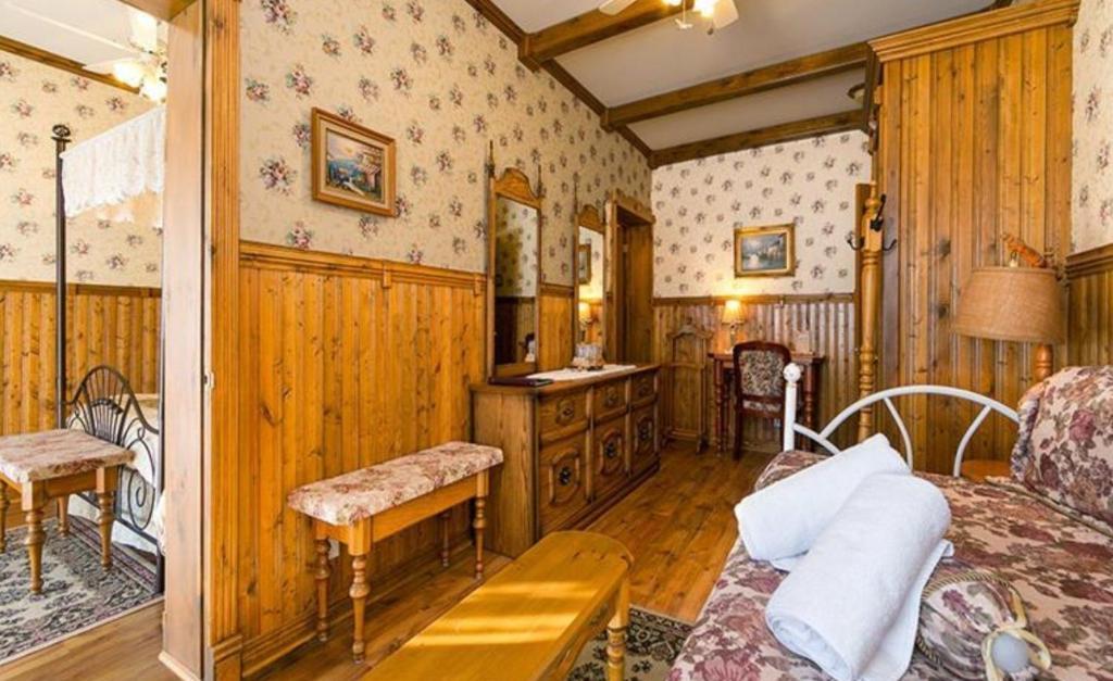 Auberge La Cote D'Or Петит-Ривьер-Сен-Франсуа Экстерьер фото