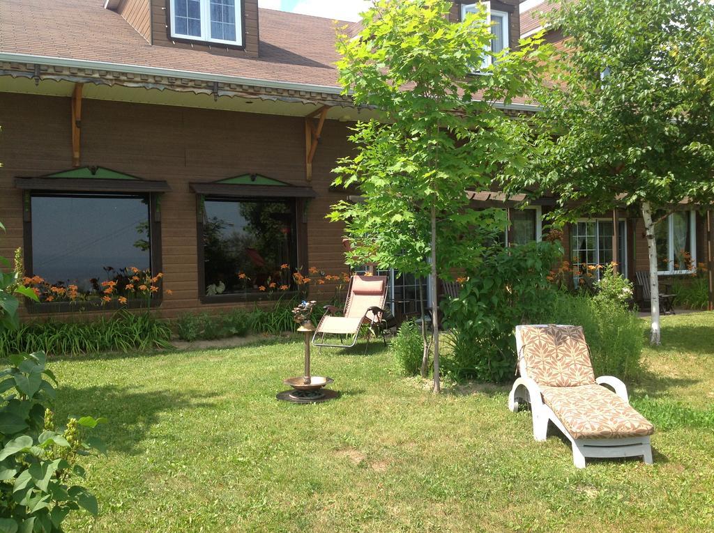 Auberge La Cote D'Or Петит-Ривьер-Сен-Франсуа Экстерьер фото