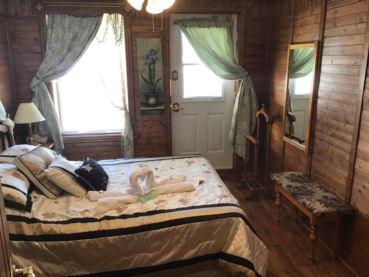 Auberge La Cote D'Or Петит-Ривьер-Сен-Франсуа Экстерьер фото