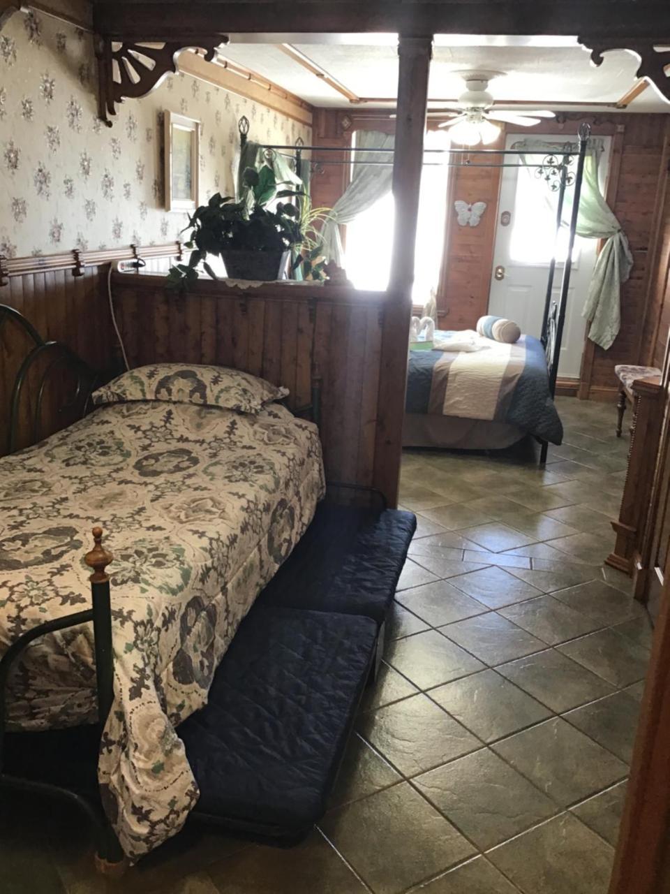 Auberge La Cote D'Or Петит-Ривьер-Сен-Франсуа Экстерьер фото