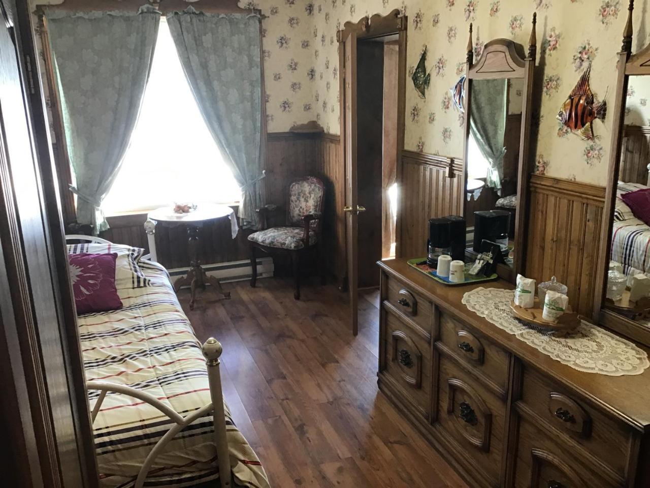 Auberge La Cote D'Or Петит-Ривьер-Сен-Франсуа Экстерьер фото